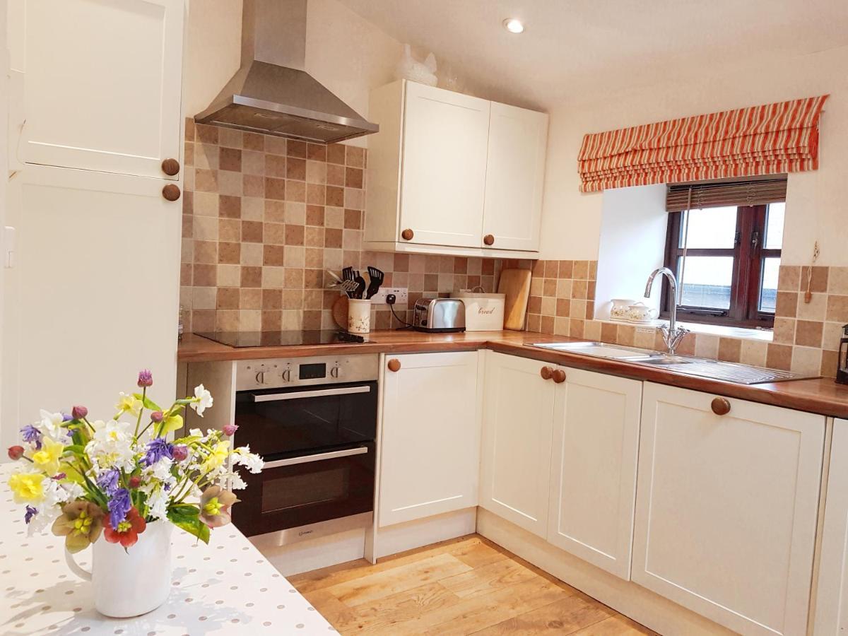 River Cottage@Cwm Mill - Riverside Family Holidays In The Black Mountains ヘレフォード エクステリア 写真