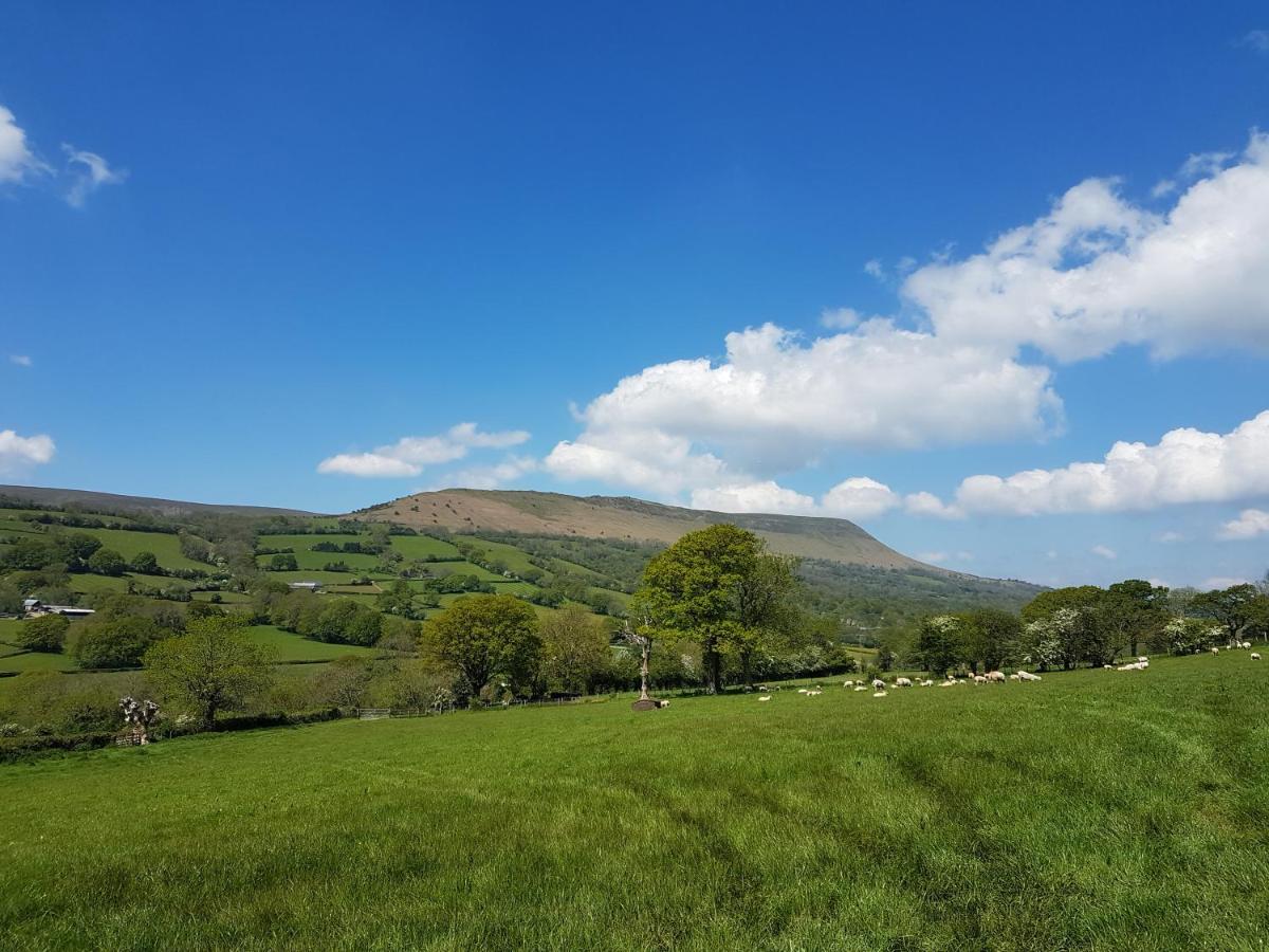 River Cottage@Cwm Mill - Riverside Family Holidays In The Black Mountains ヘレフォード エクステリア 写真