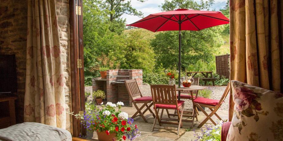 River Cottage@Cwm Mill - Riverside Family Holidays In The Black Mountains ヘレフォード エクステリア 写真